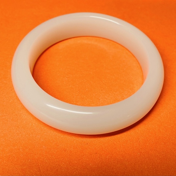 Jade Bracelet, white - Picture 4 of 5